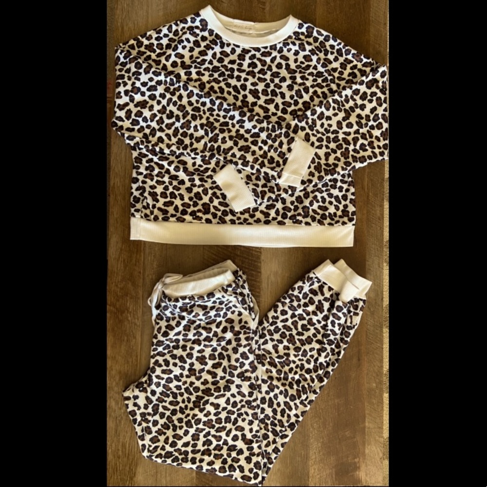 Knit & Lounge Women’s Small Lounge Set
